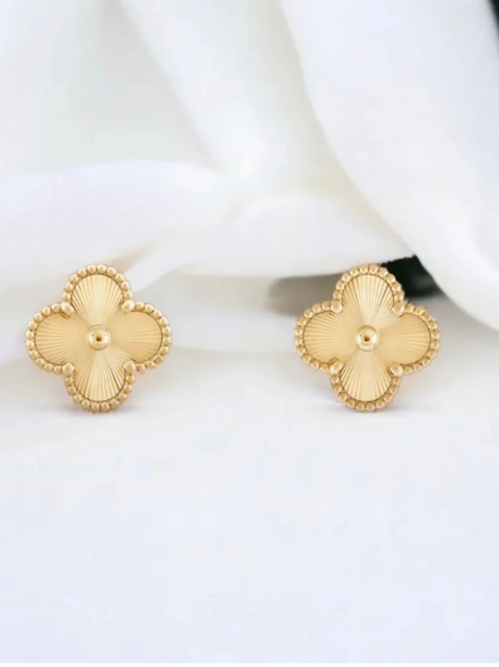 Elegant Gold Flower Earrings 18k gold filled